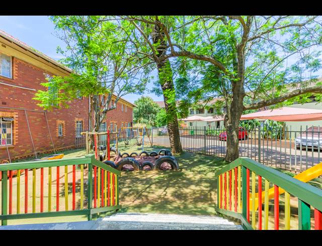 266M² BUSINESS FOR SALE IN MONTCLAIR